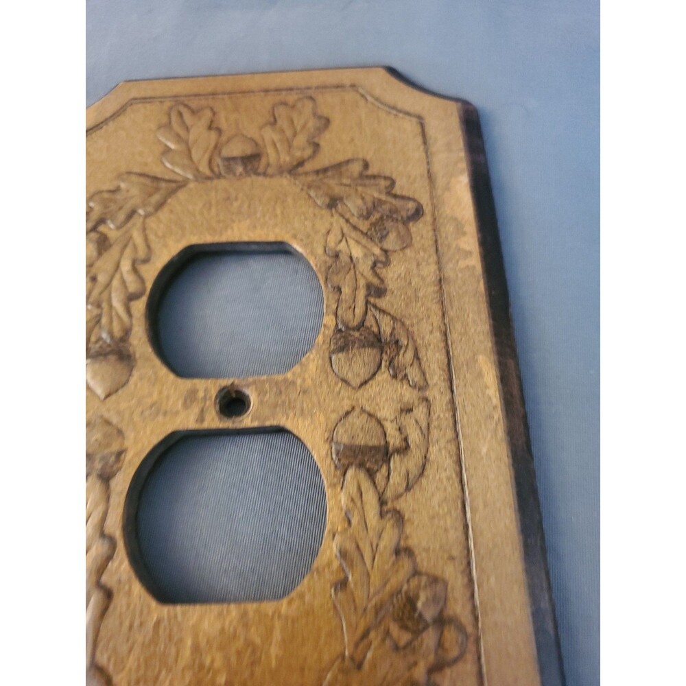 Vintage MCM Wooden Acorn Oak Leaf Theme Outlet Wall Plate Cover - Picture 3 of 6